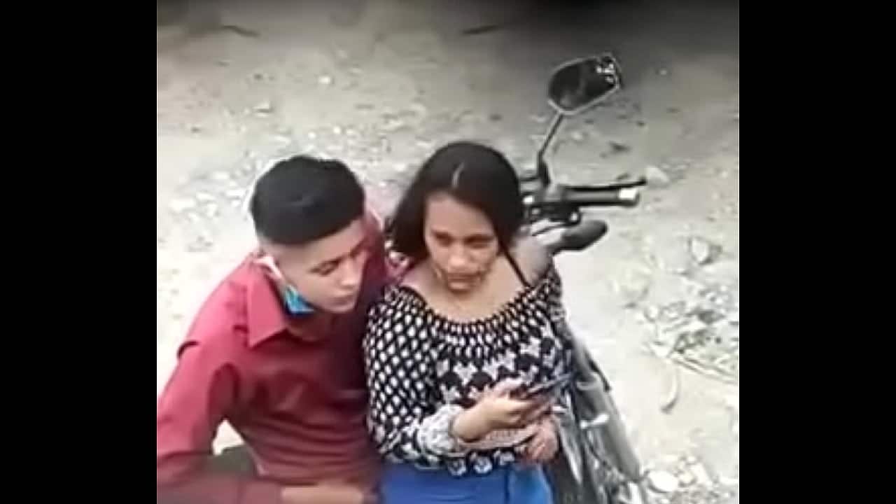 سكس ع الموتسيكل –  مشاهدة xnxx