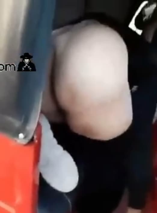 والعباس يأذي لا تخافي ما اطببه كله –  سكس عراقي