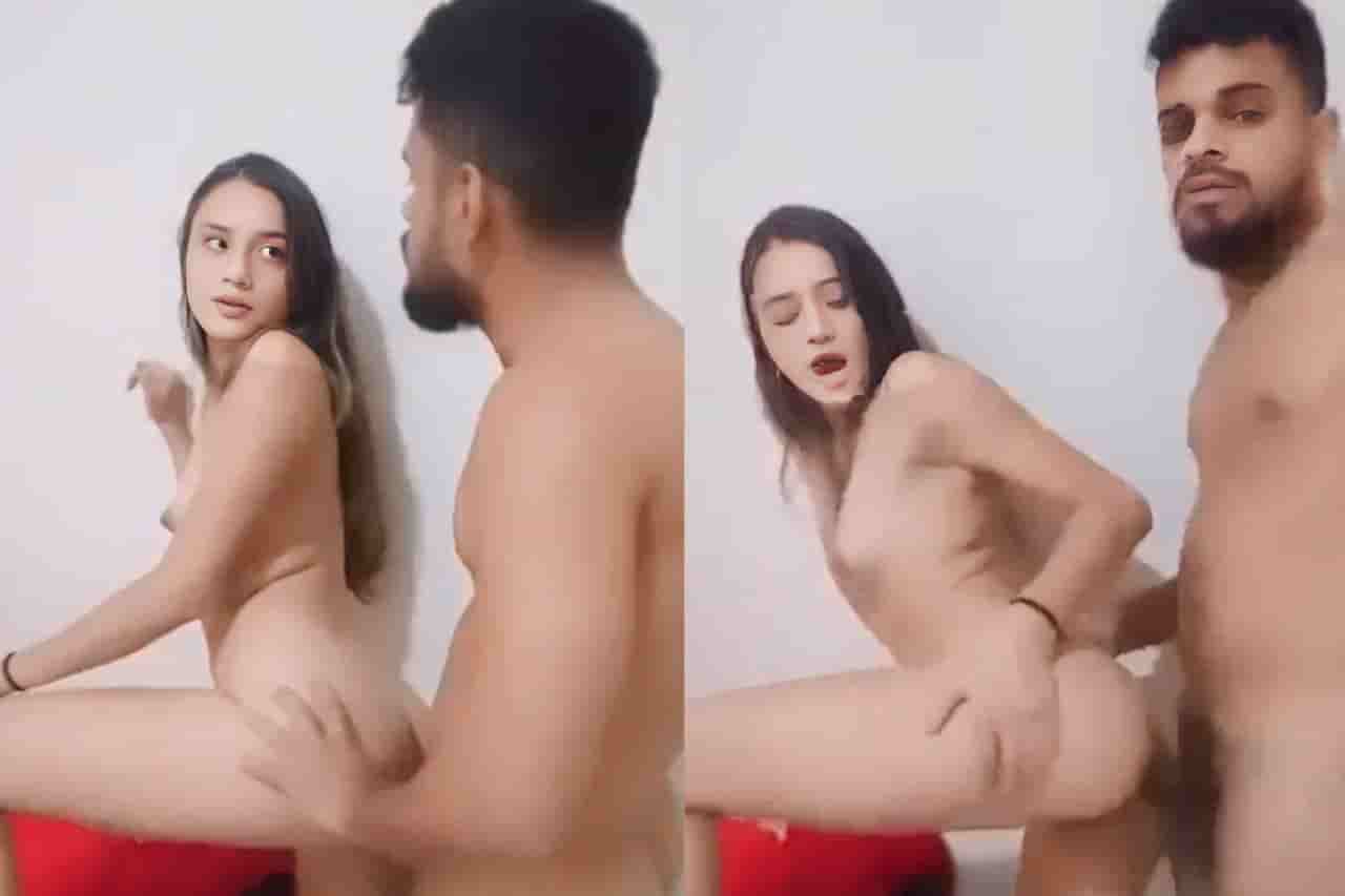 زوج هدير عبد الرازق يفشخ طيز بنت 19 سنة في مشهد خيانة ساخن